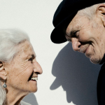Eduardo Barril y Luz Jiménez en escena durante la obra de teatro en el Teatro Camino