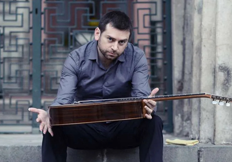 Guitarrista José Antonio Escobar interpretando su programa de variaciones
