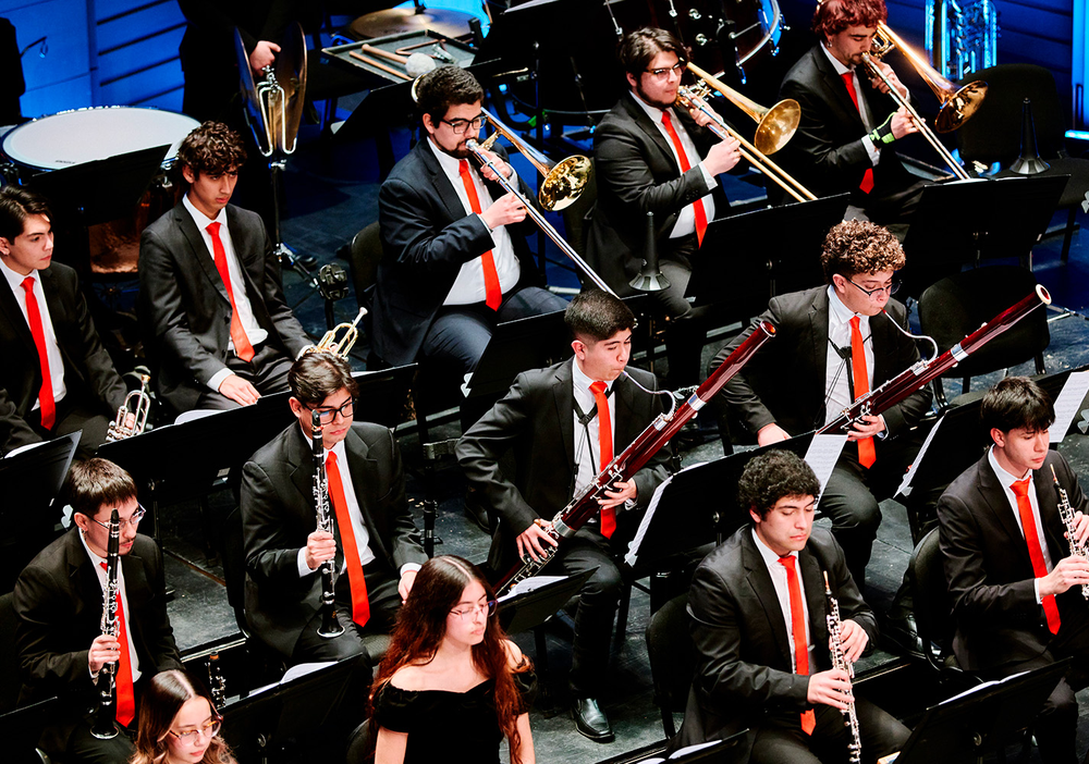 Músicos de la Orquesta Sinfónica Nacional Juvenil en el escenario del Teatro CA660