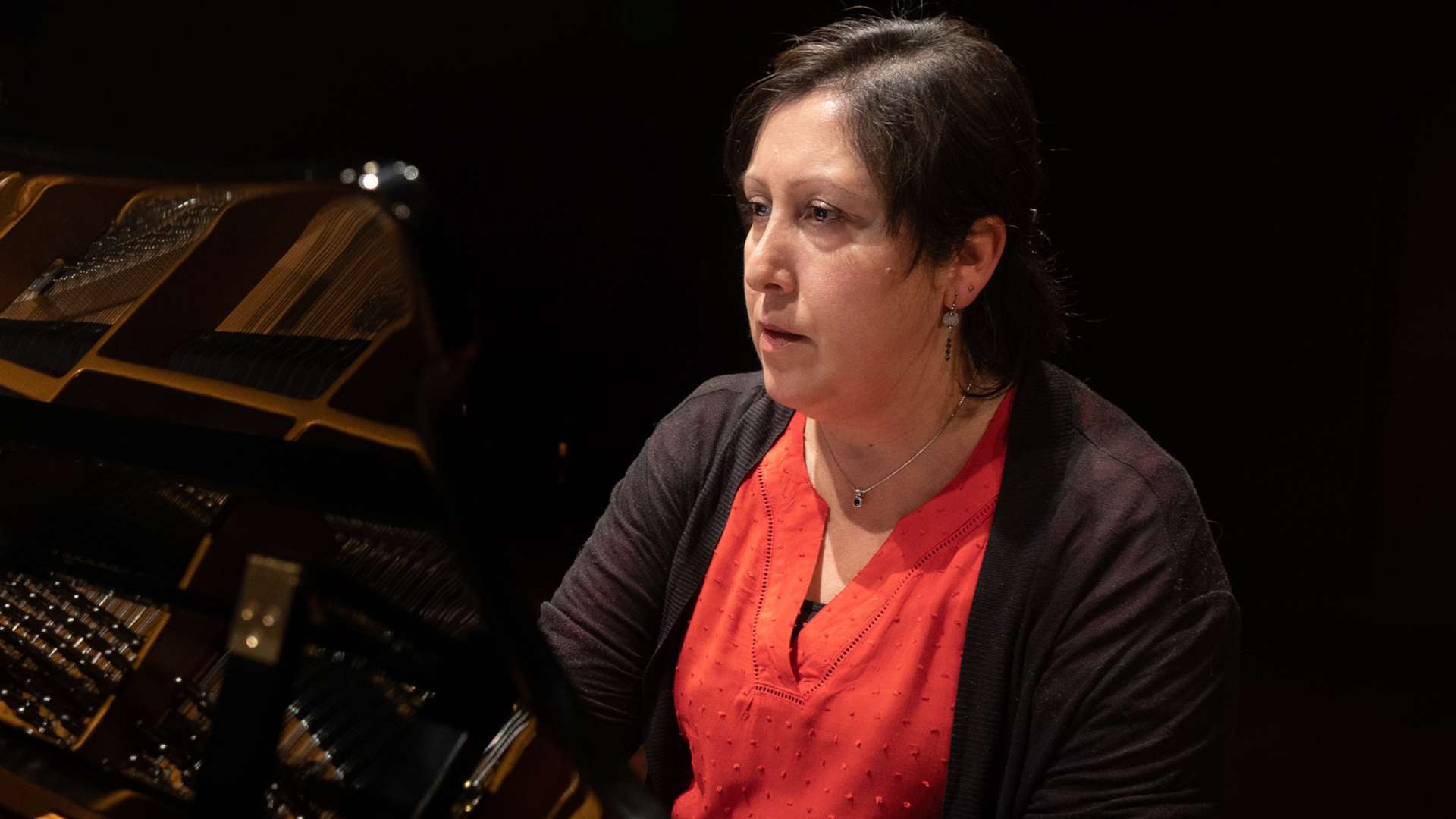 Marcela Rodríguez, pianista de la Universidad de Chile, en un retrato profesional.